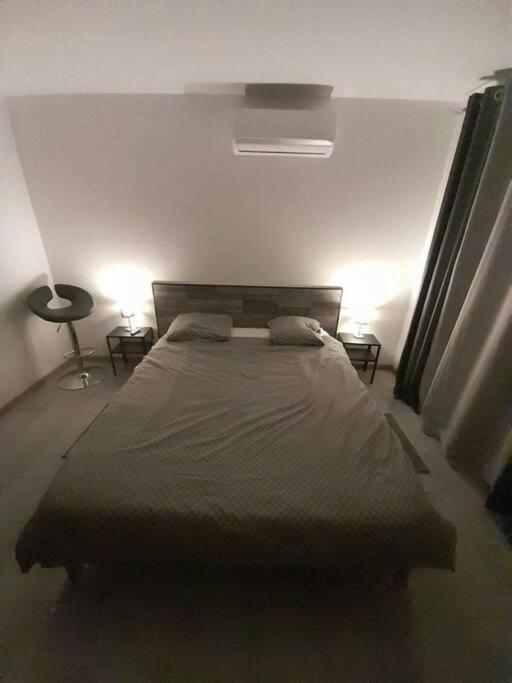 Appartement Spacieux &Tres Calme. Spacious & Very Quiet Apartment. Carros Exterior photo