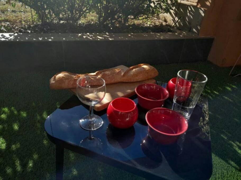 Appartement Spacieux &Tres Calme. Spacious & Very Quiet Apartment. Carros Exterior photo